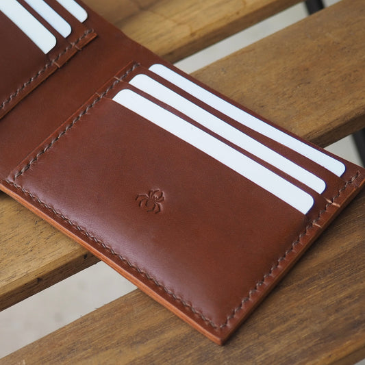 Portefeuille marron en cuir à tannage végétal réalisée à la main