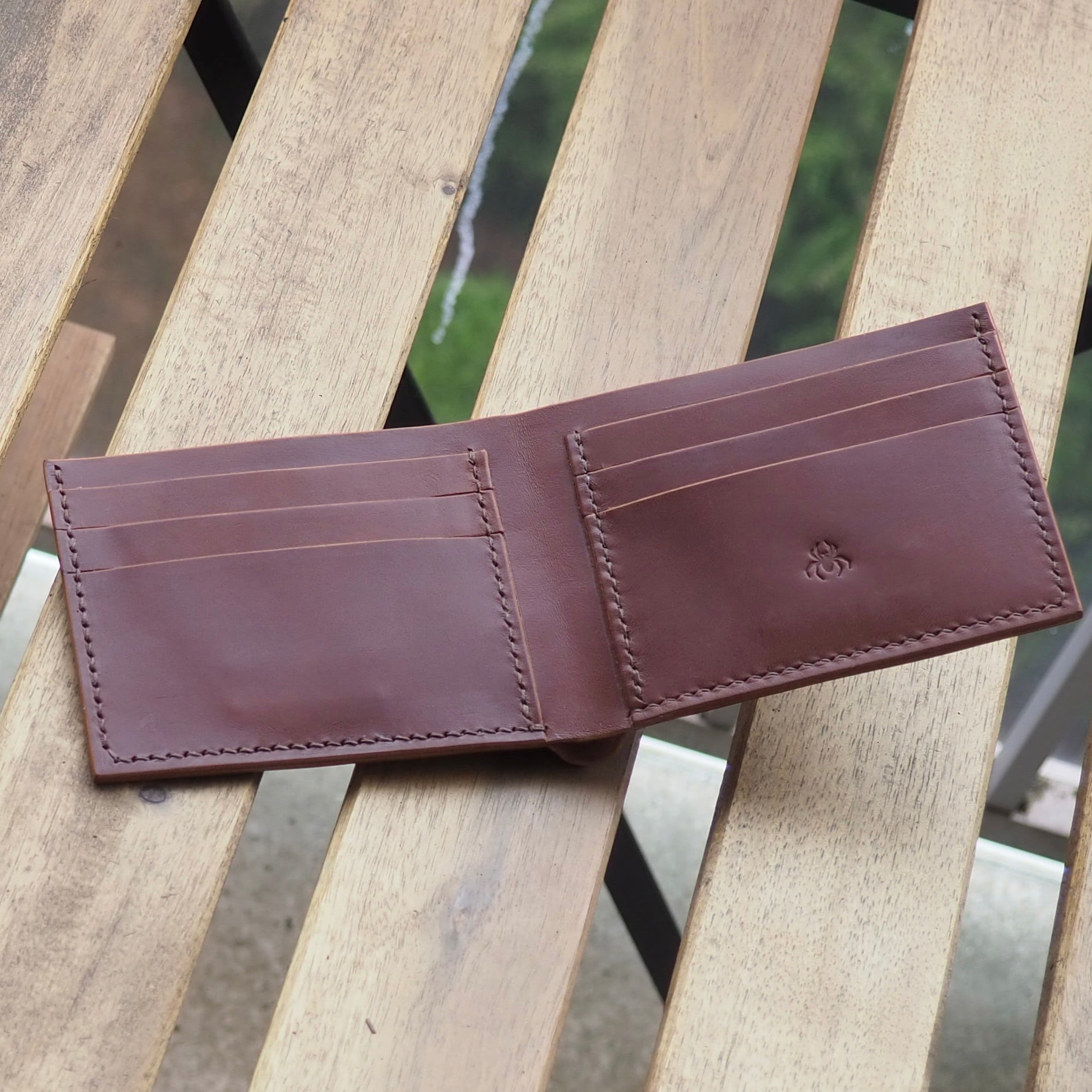 Portefeuille marron en cuir à tannage végétal réalisée à la main