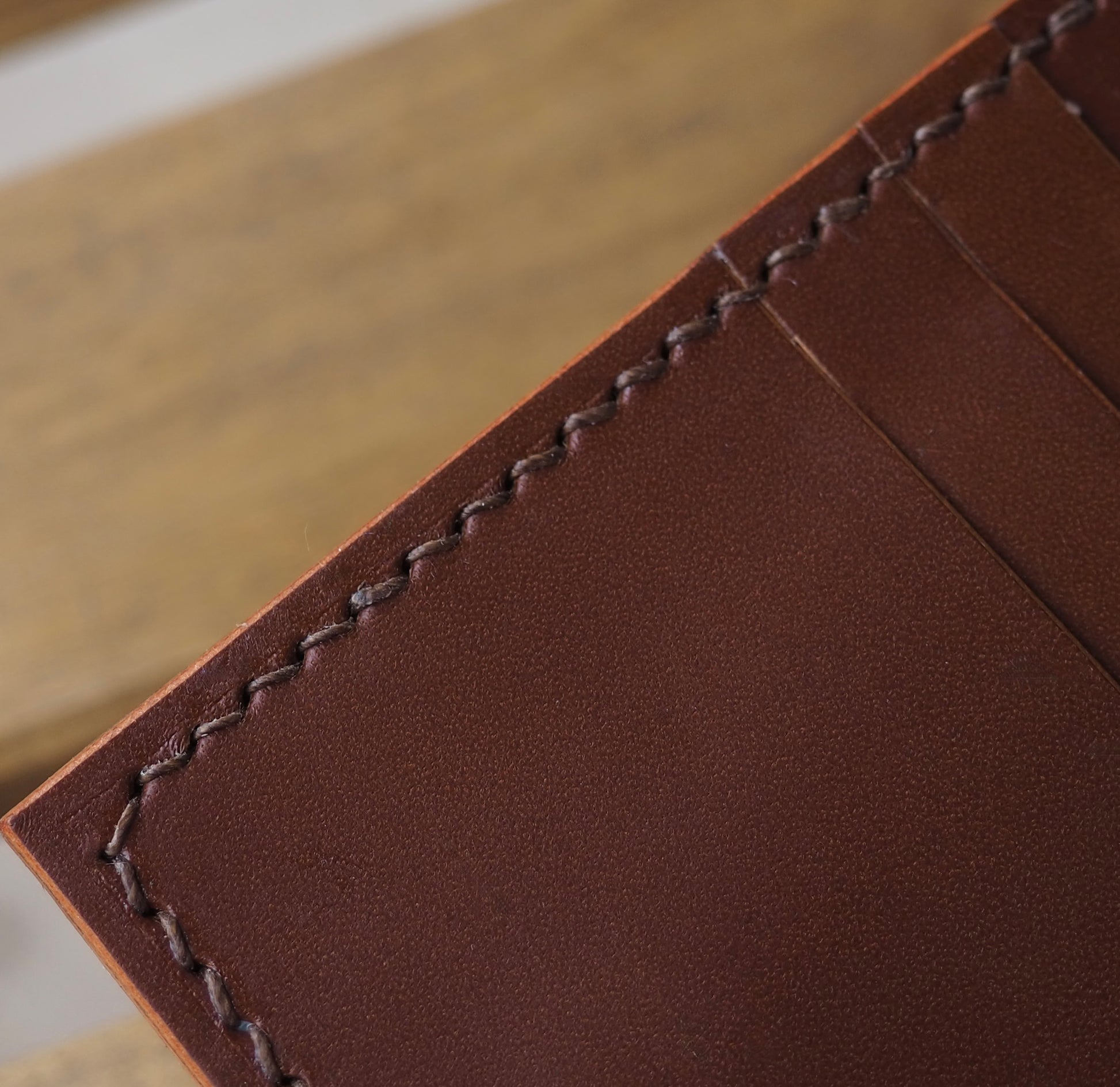 Portefeuille marron en cuir à tannage végétal réalisée à la main