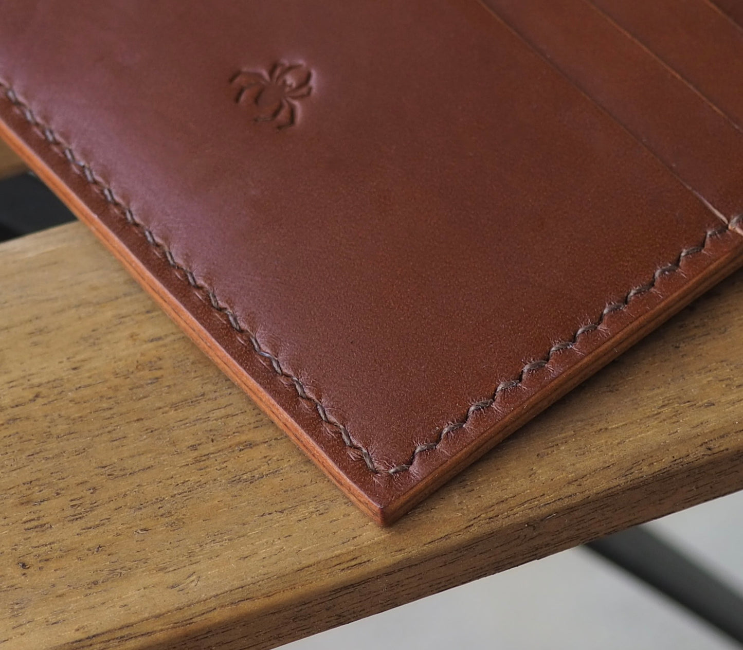 Portefeuille marron en cuir à tannage végétal réalisée à la main