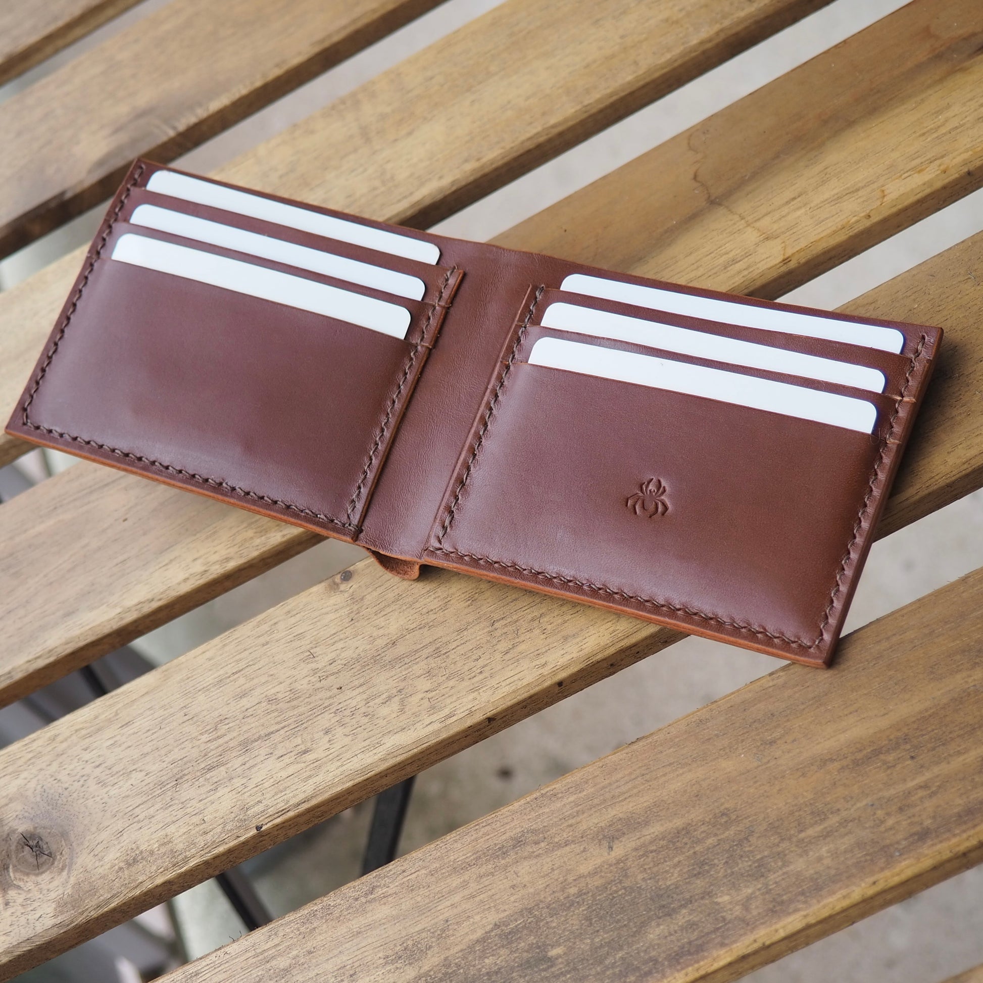 Portefeuille marron en cuir à tannage végétal réalisée à la main